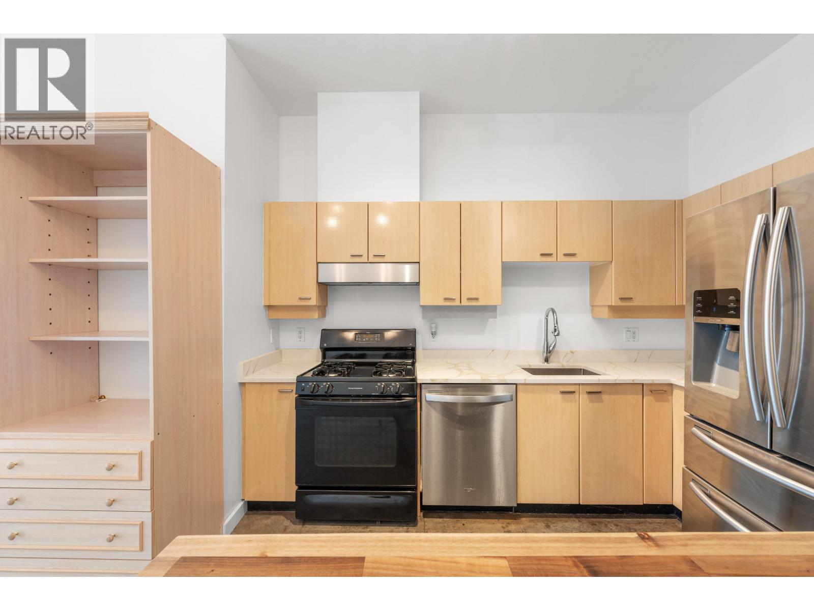 223 428 W 8, Vancouver