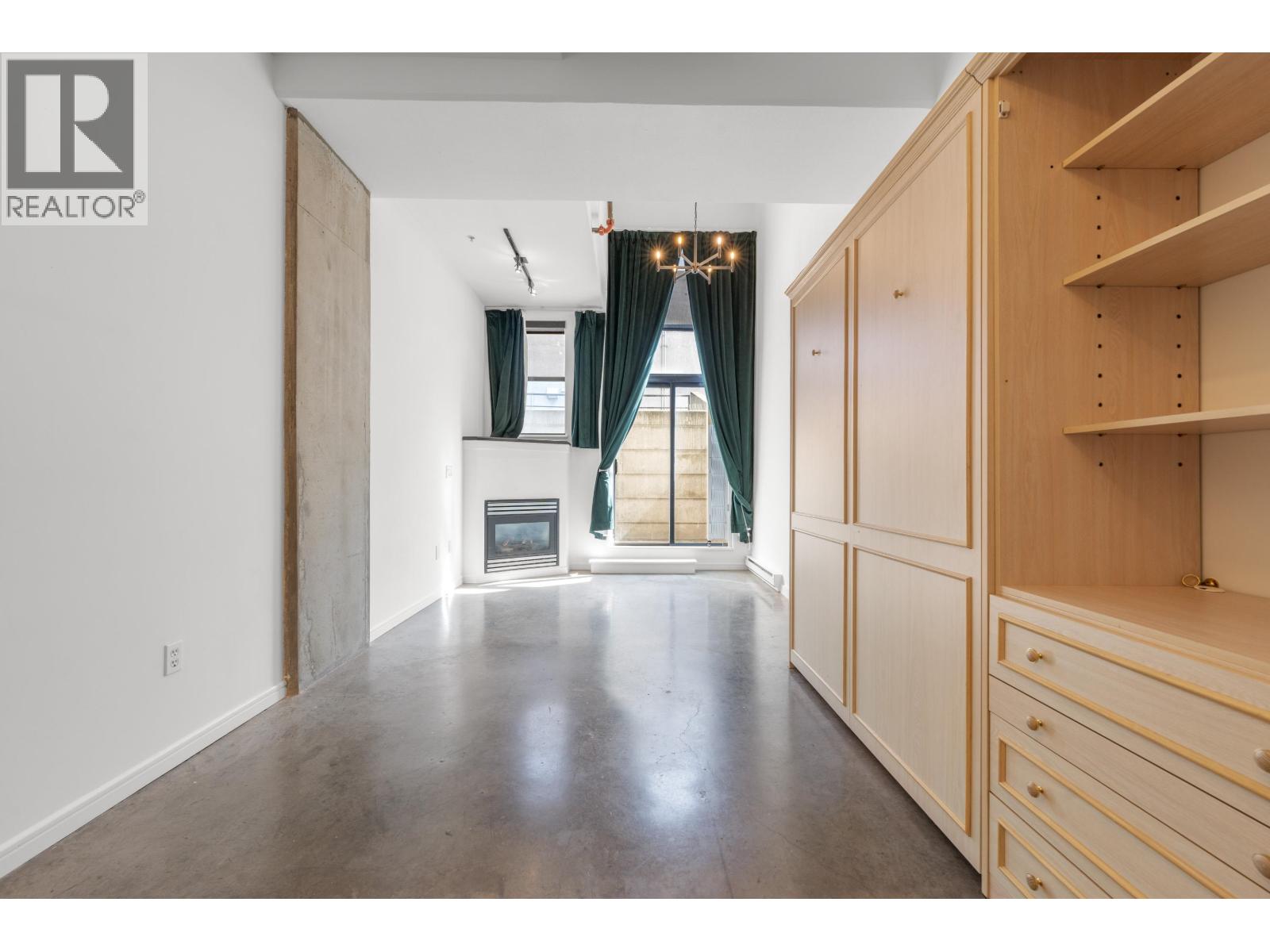 223 428 W 8, Vancouver