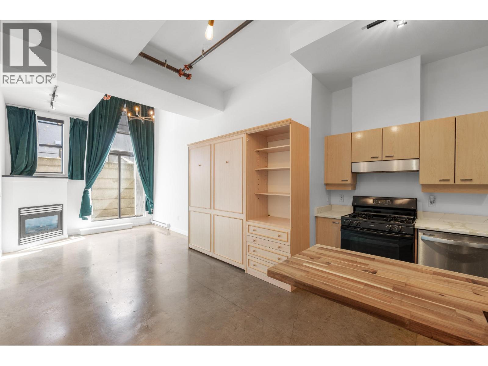 223 428 W 8, Vancouver