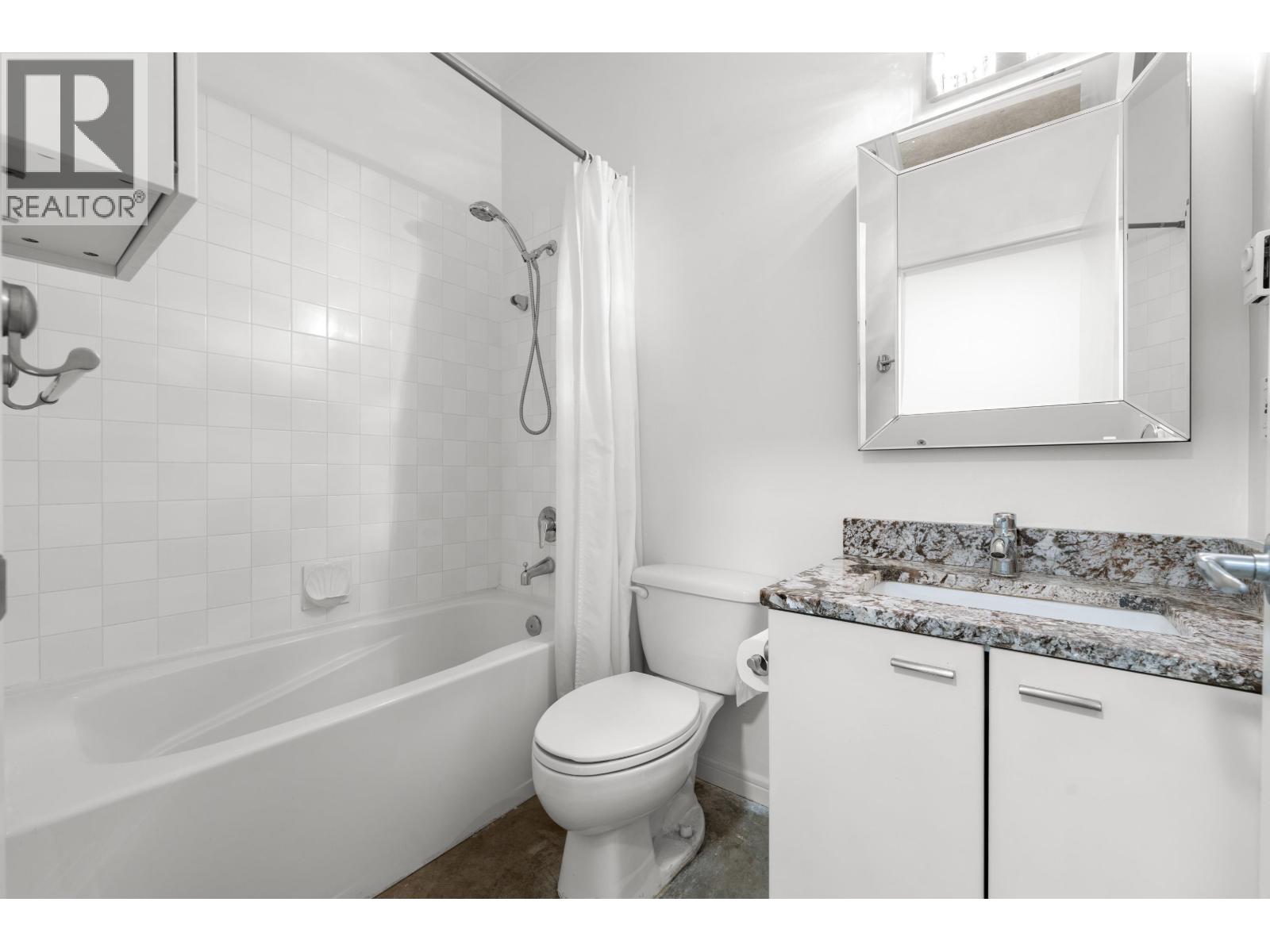 223 428 W 8, Vancouver
