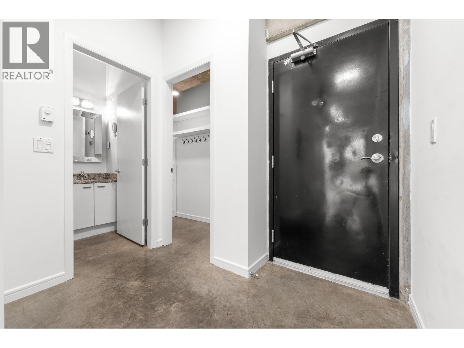 223 428 W 8, Vancouver