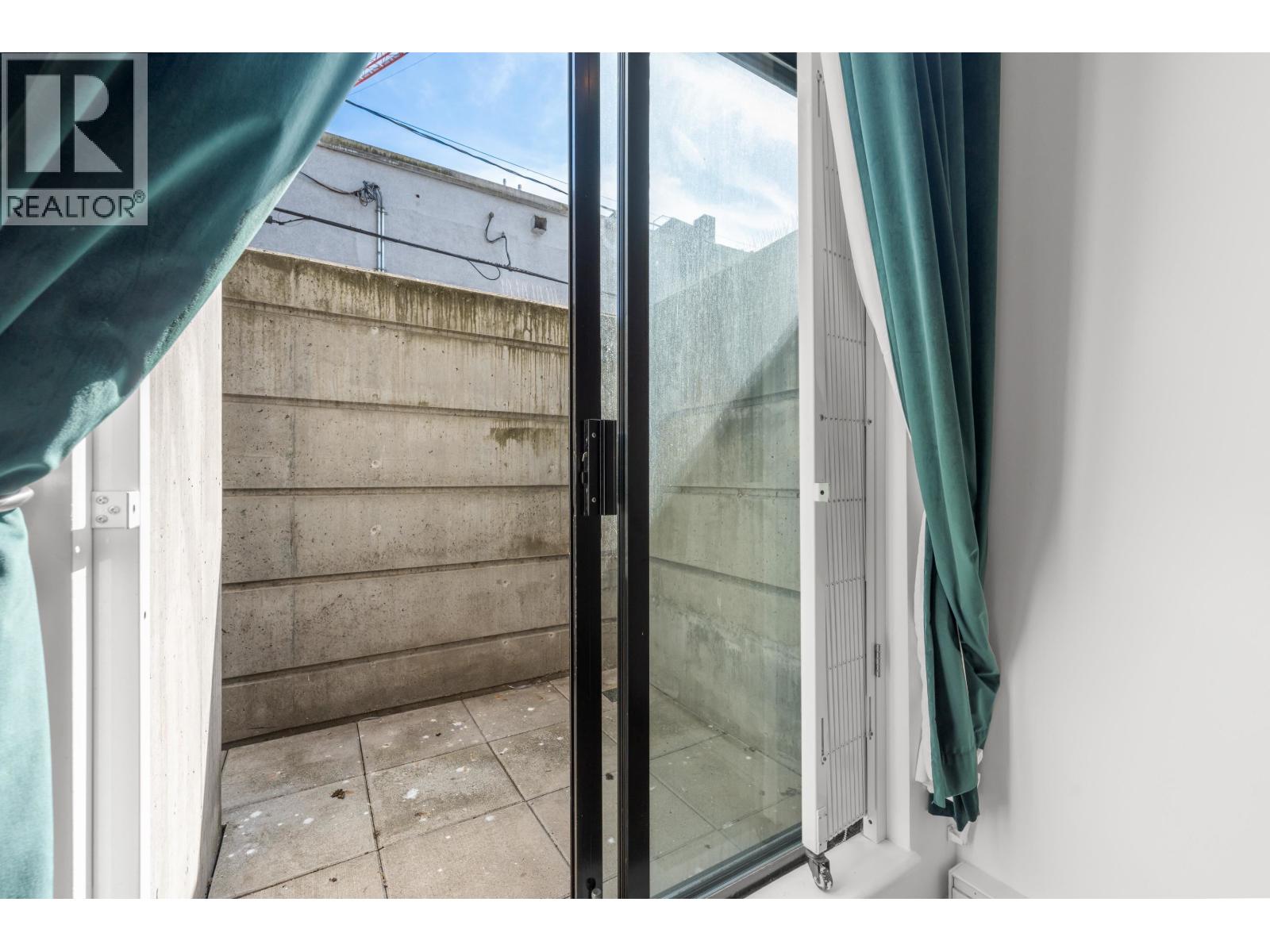 223 428 W 8, Vancouver