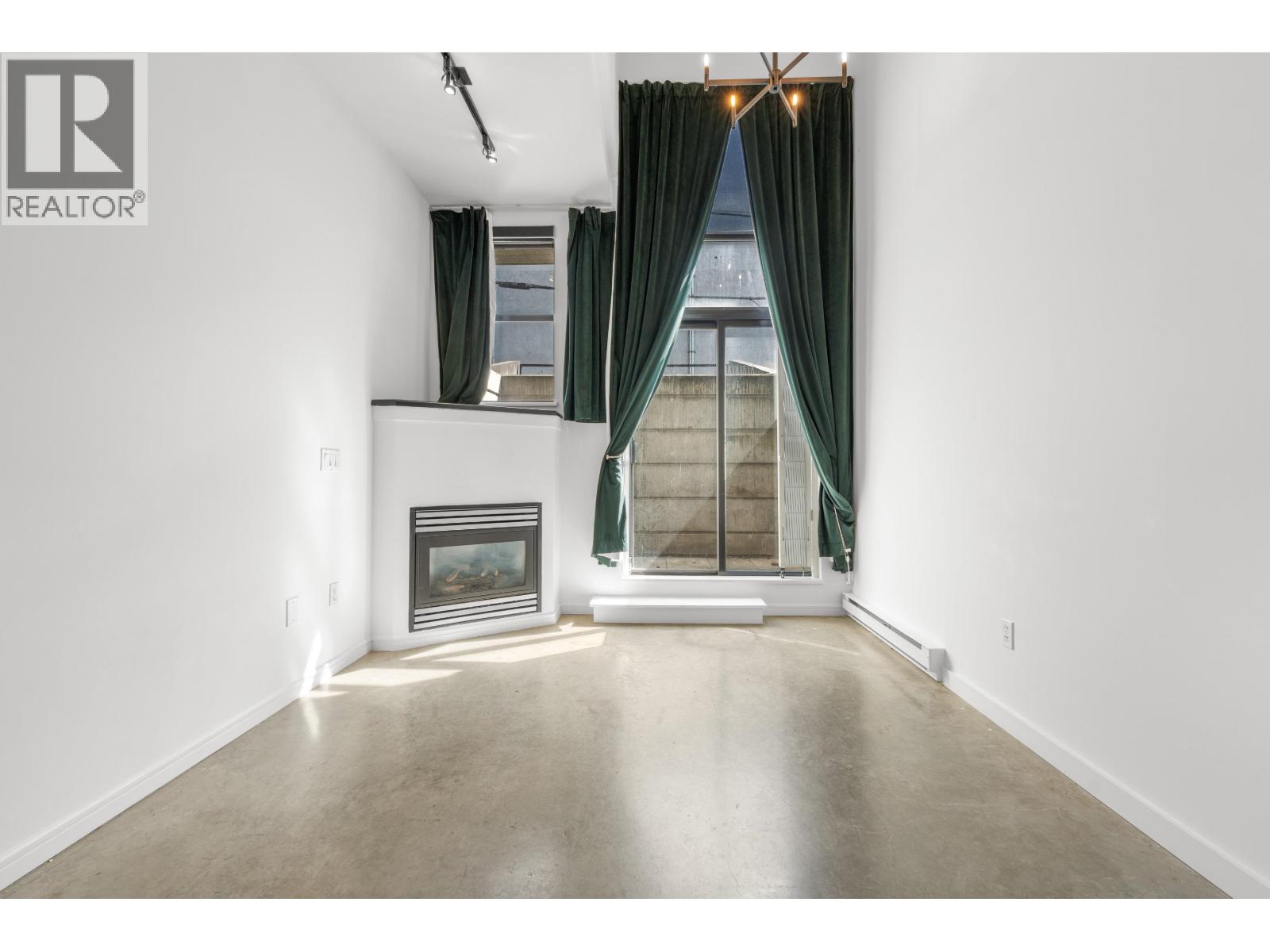 223 428 W 8, Vancouver