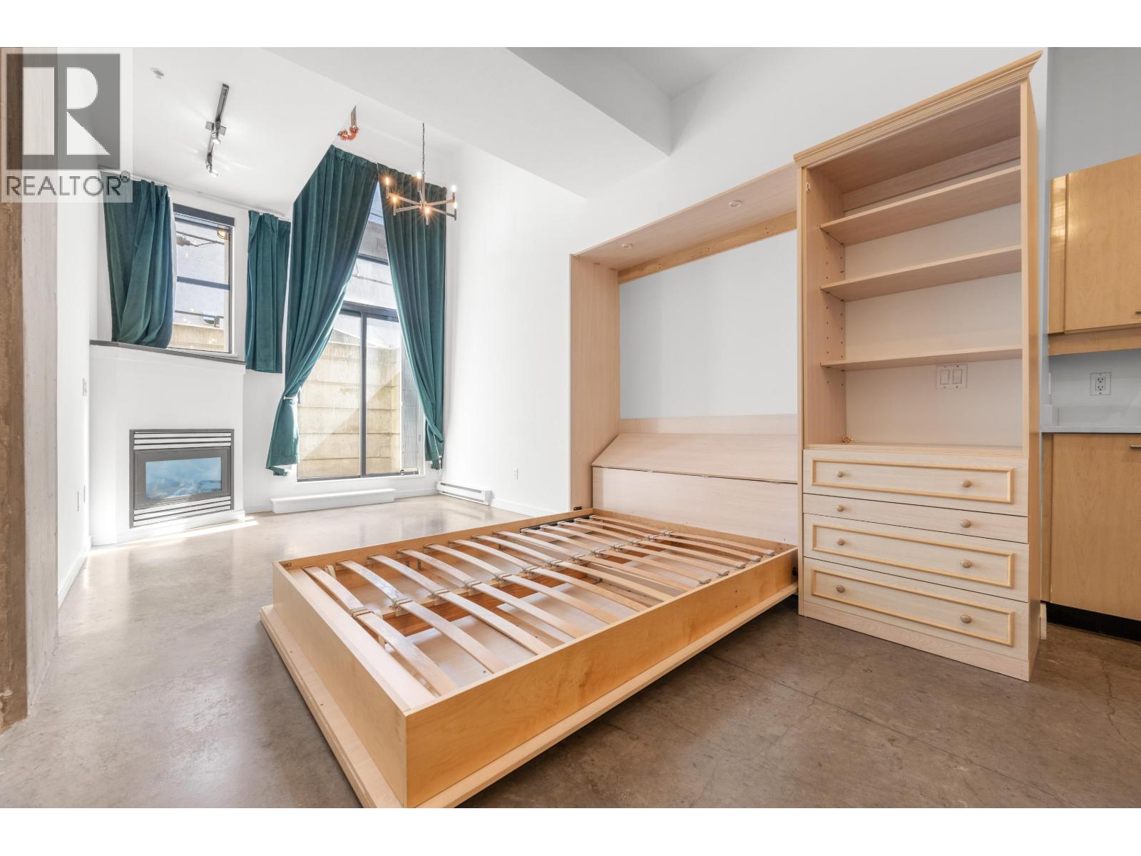 223 428 W 8, Vancouver