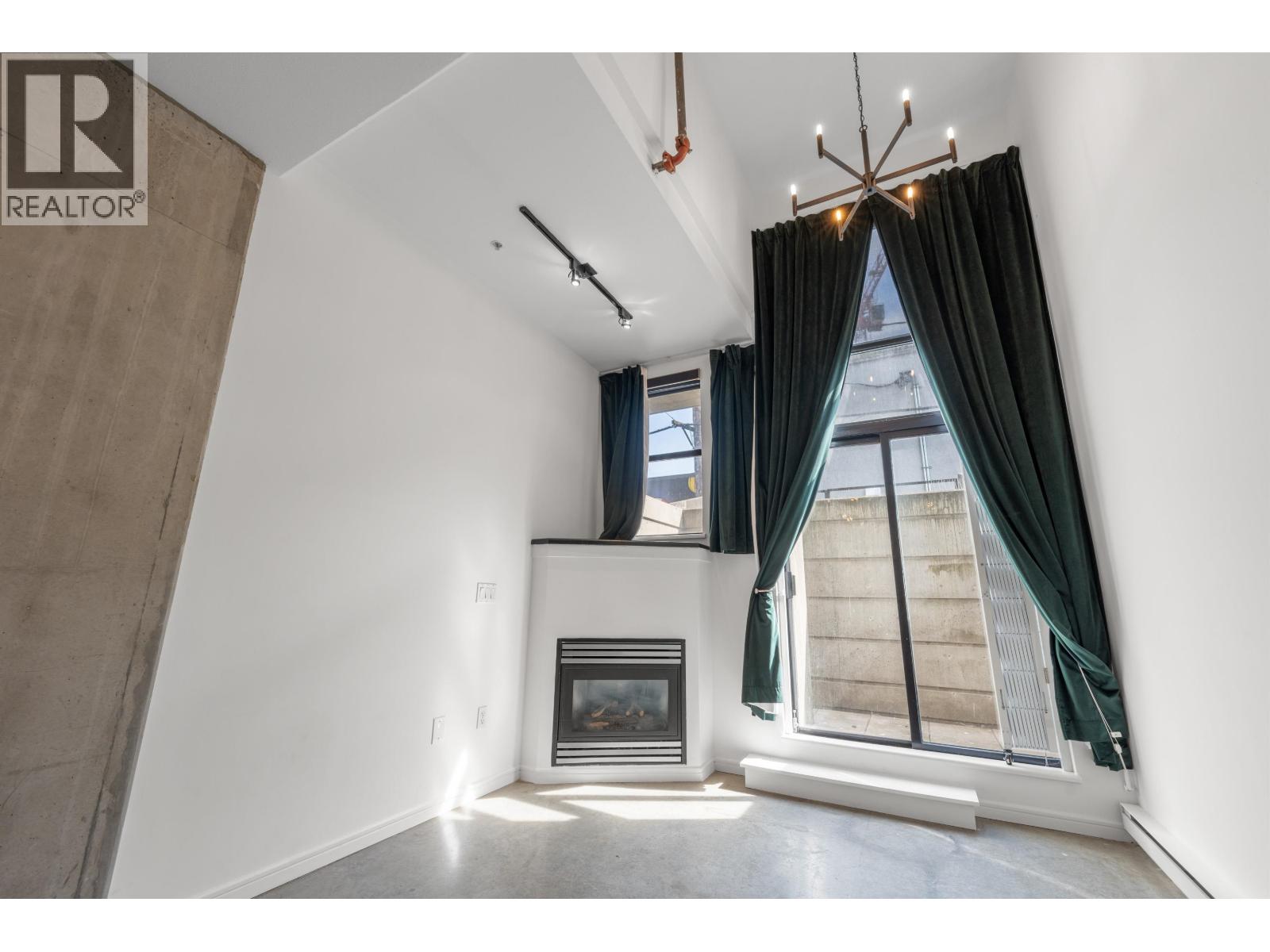 223 428 W 8, Vancouver