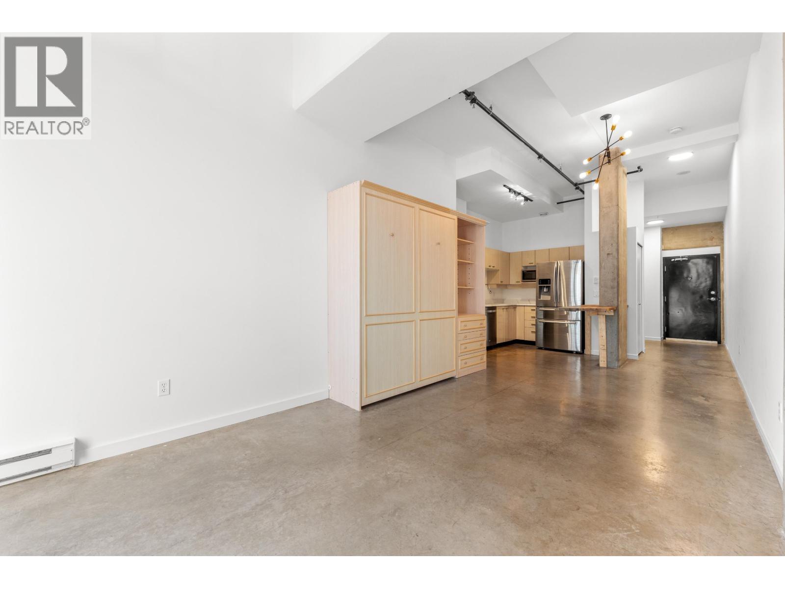 223 428 W 8, Vancouver