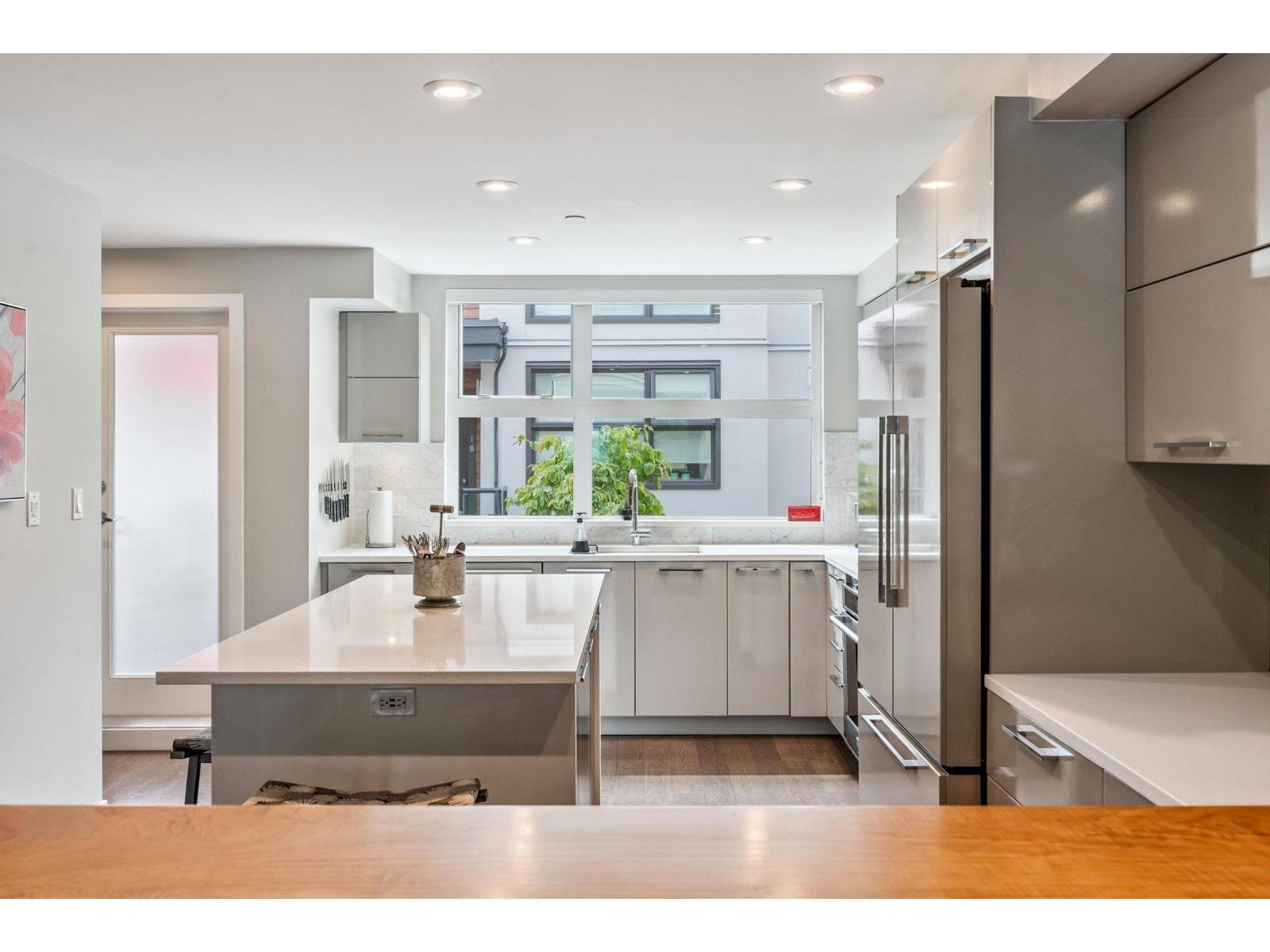 1 14820 BUENA VISTA AVENUE, White Rock