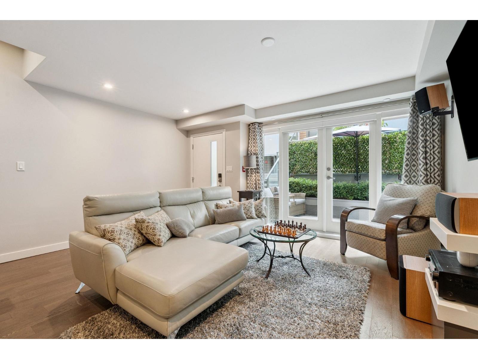 1 14820 BUENA VISTA AVENUE, White Rock