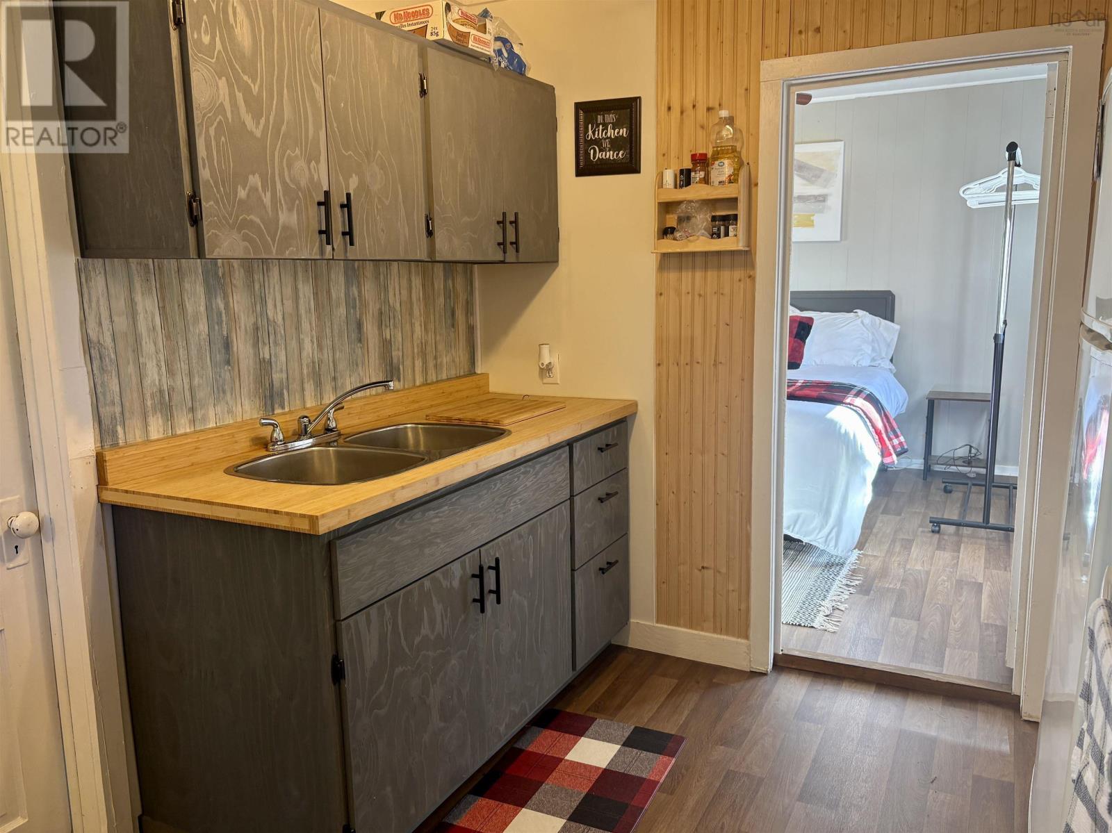 Property 21 of 37 of 2952 Hwy 395