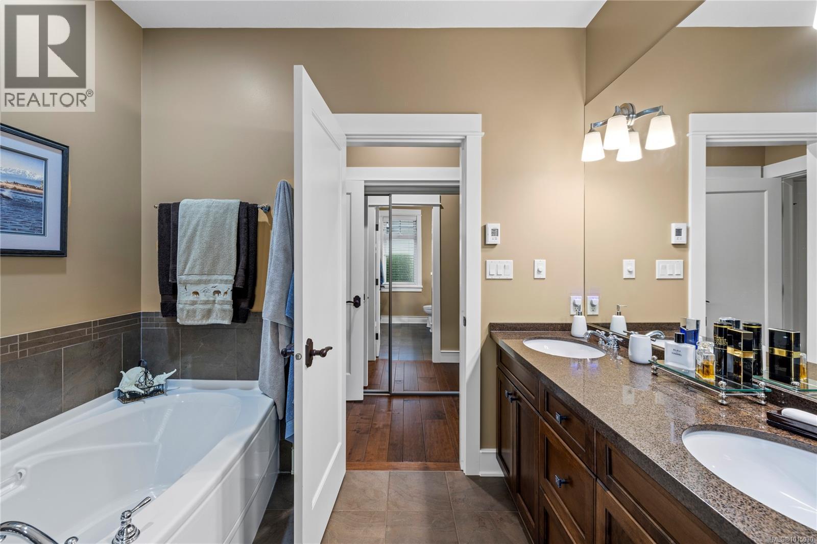 515 Eaglewood Crt, Qualicum Beach