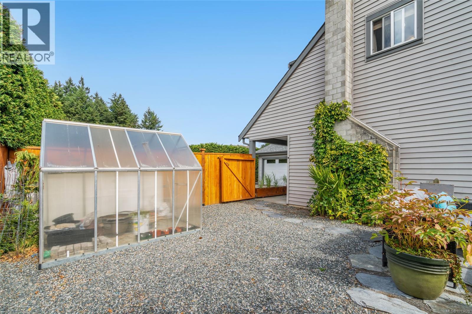 3993 Uplands Dr, Nanaimo