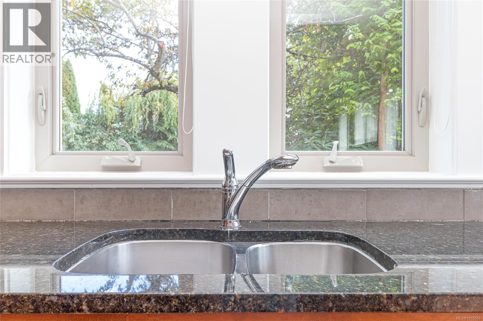 1017 Graphite Pl, Langford