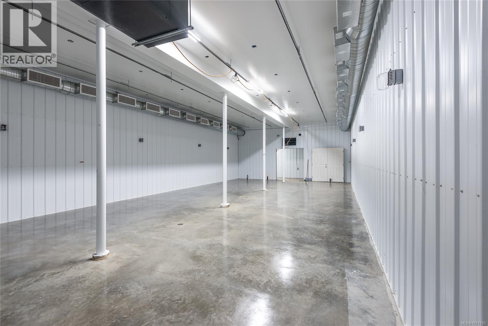 8598 Island Hwy N, Black Creek