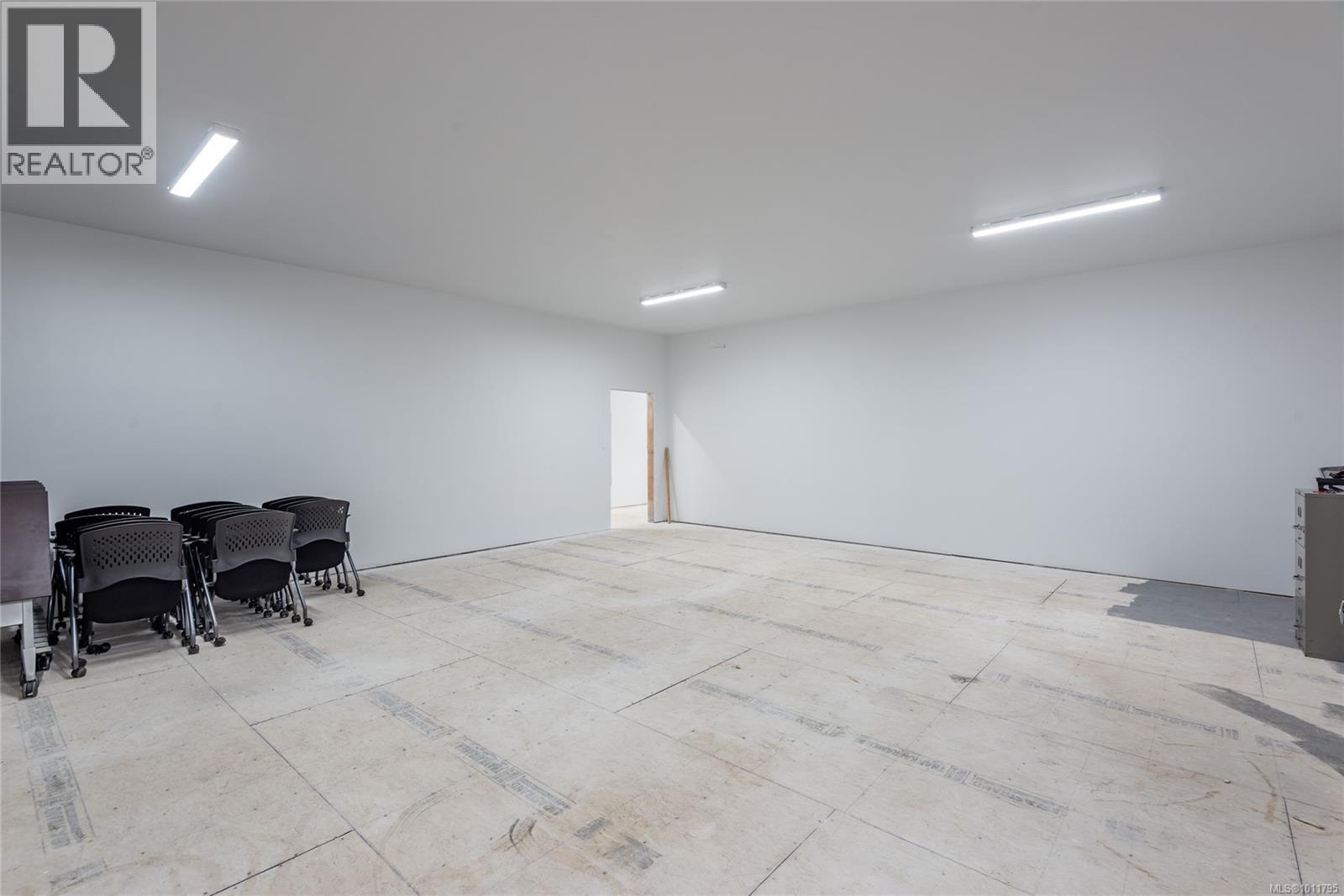 8598 Island Hwy N, Black Creek