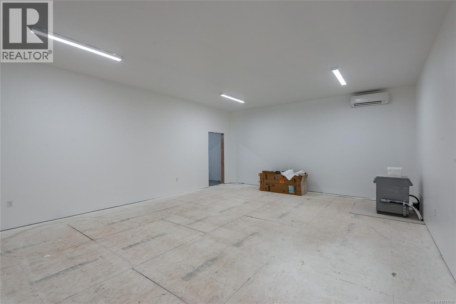 8598 Island Hwy N, Black Creek