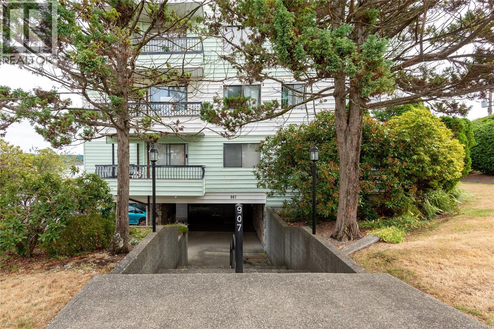 203 907 Cedar St, Campbell River