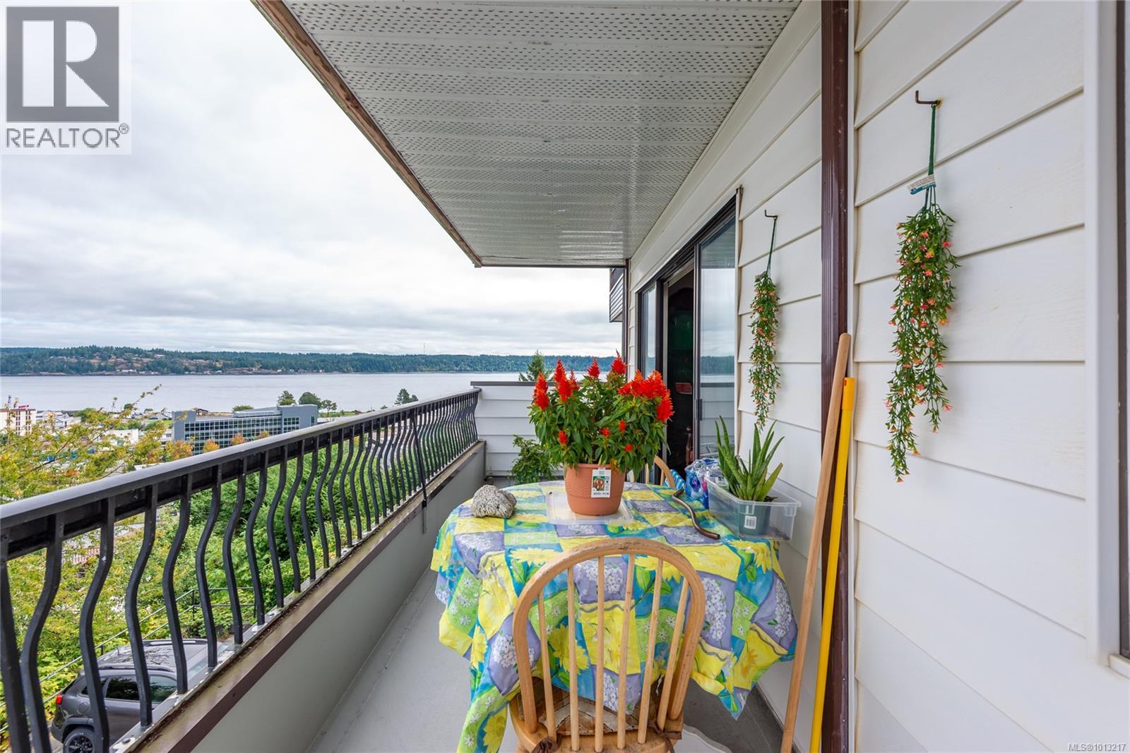 203 907 Cedar St, Campbell River
