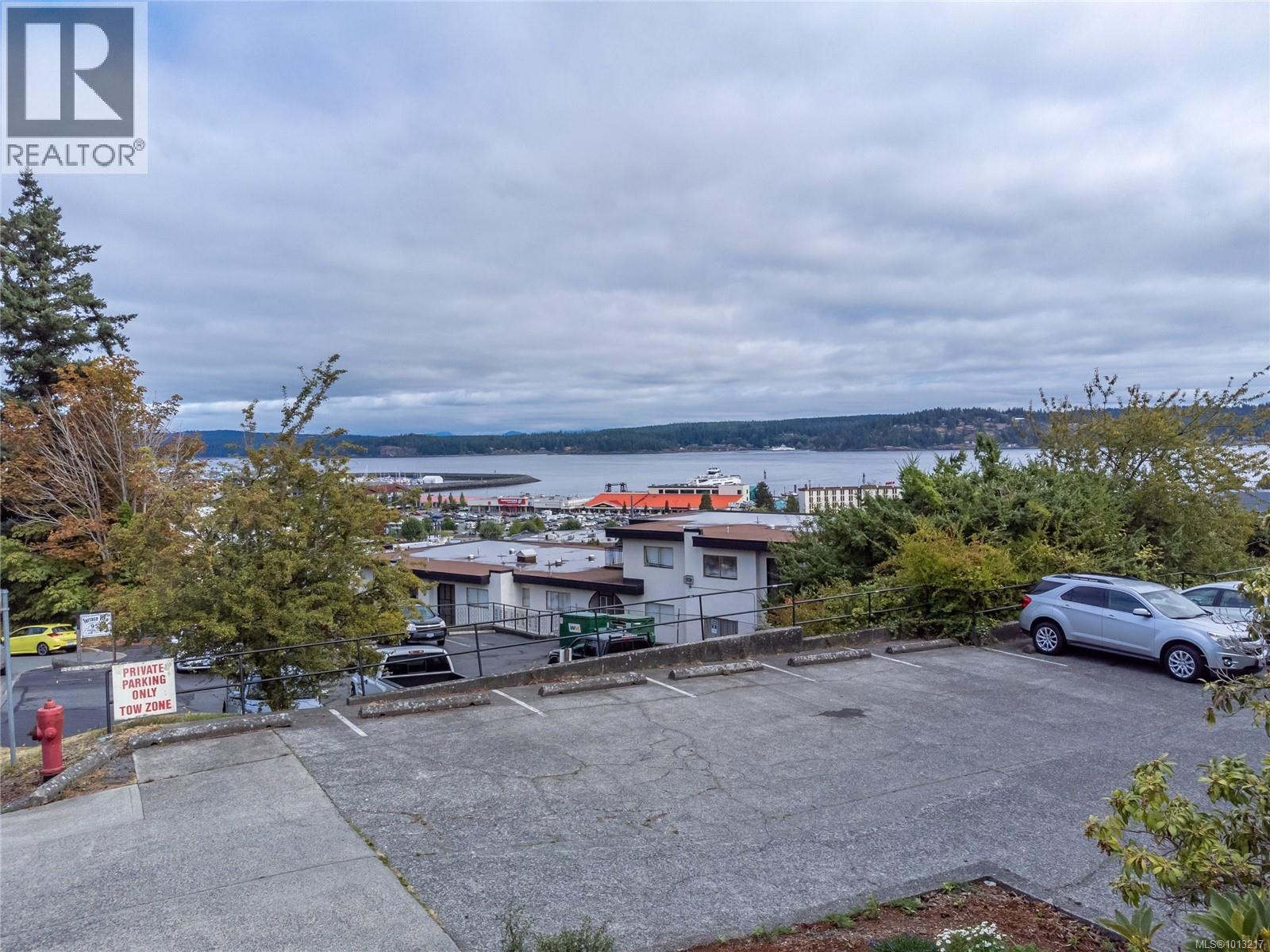 203 907 Cedar St, Campbell River