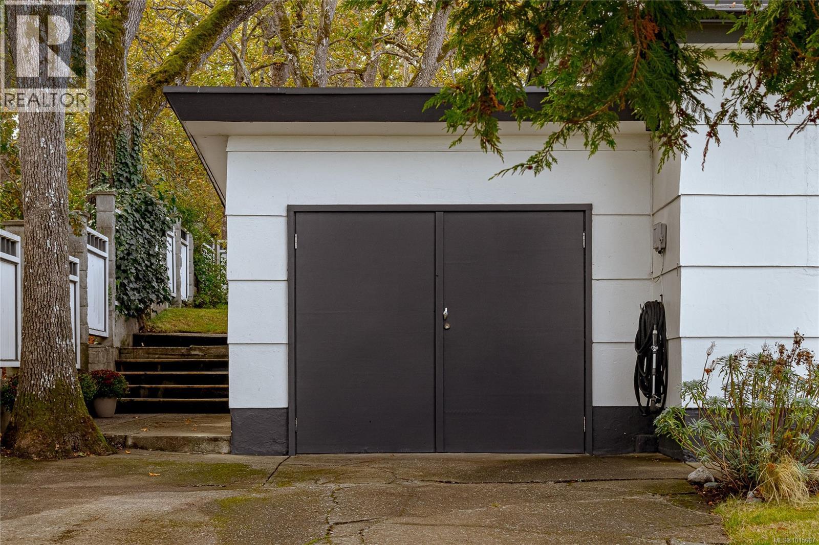 2700 Hamilton Rd, Victoria