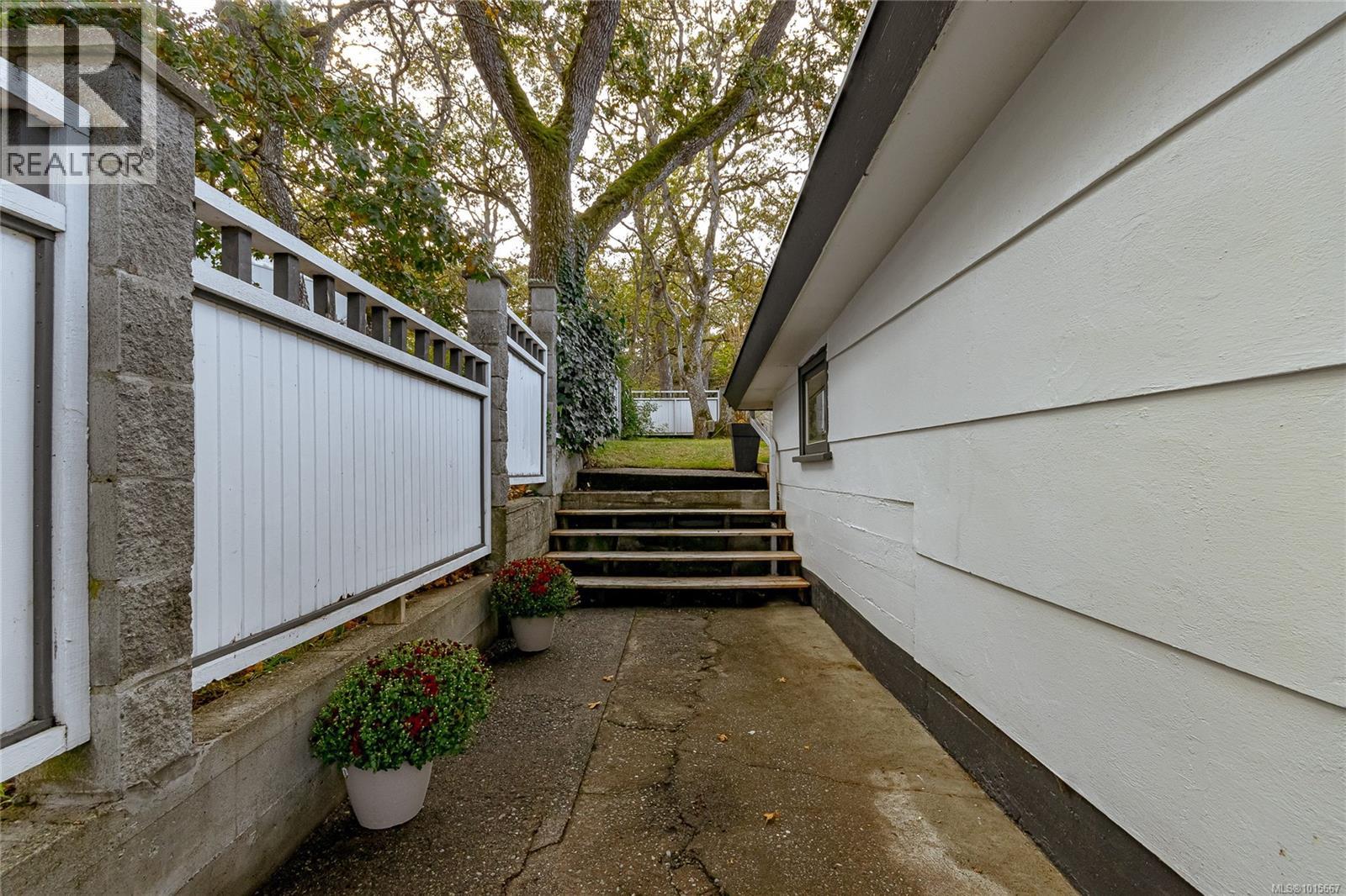 2700 Hamilton Rd, Victoria