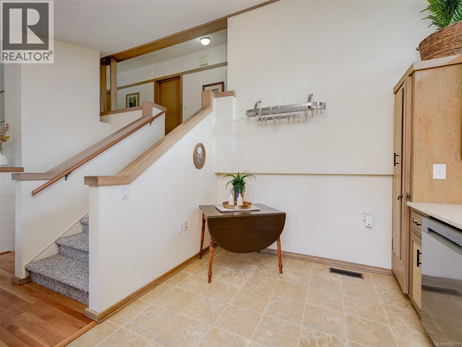  1676 St. Francis Wood, Victoria