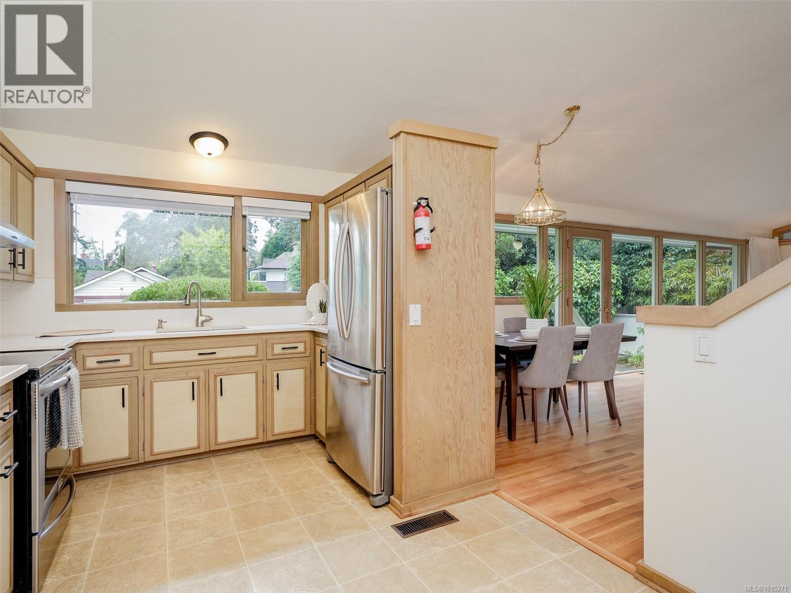  1676 St. Francis Wood, Victoria