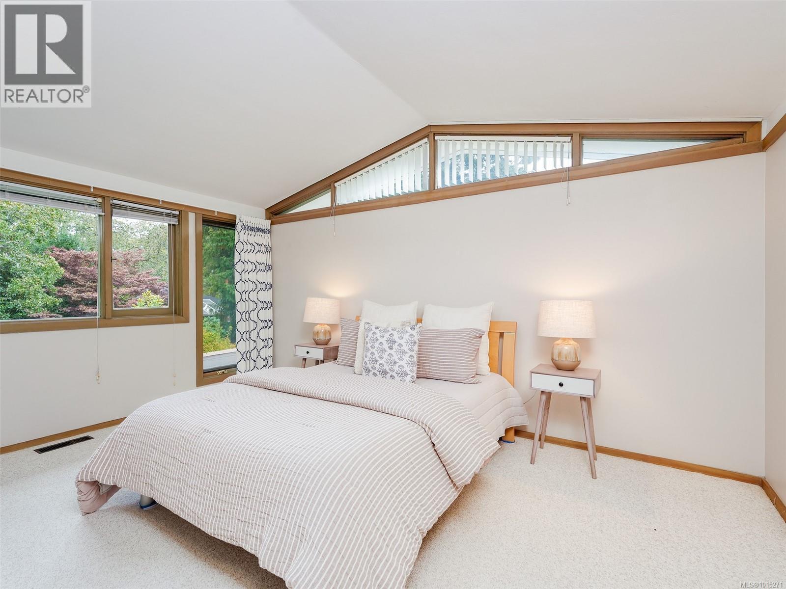  1676 St. Francis Wood, Victoria