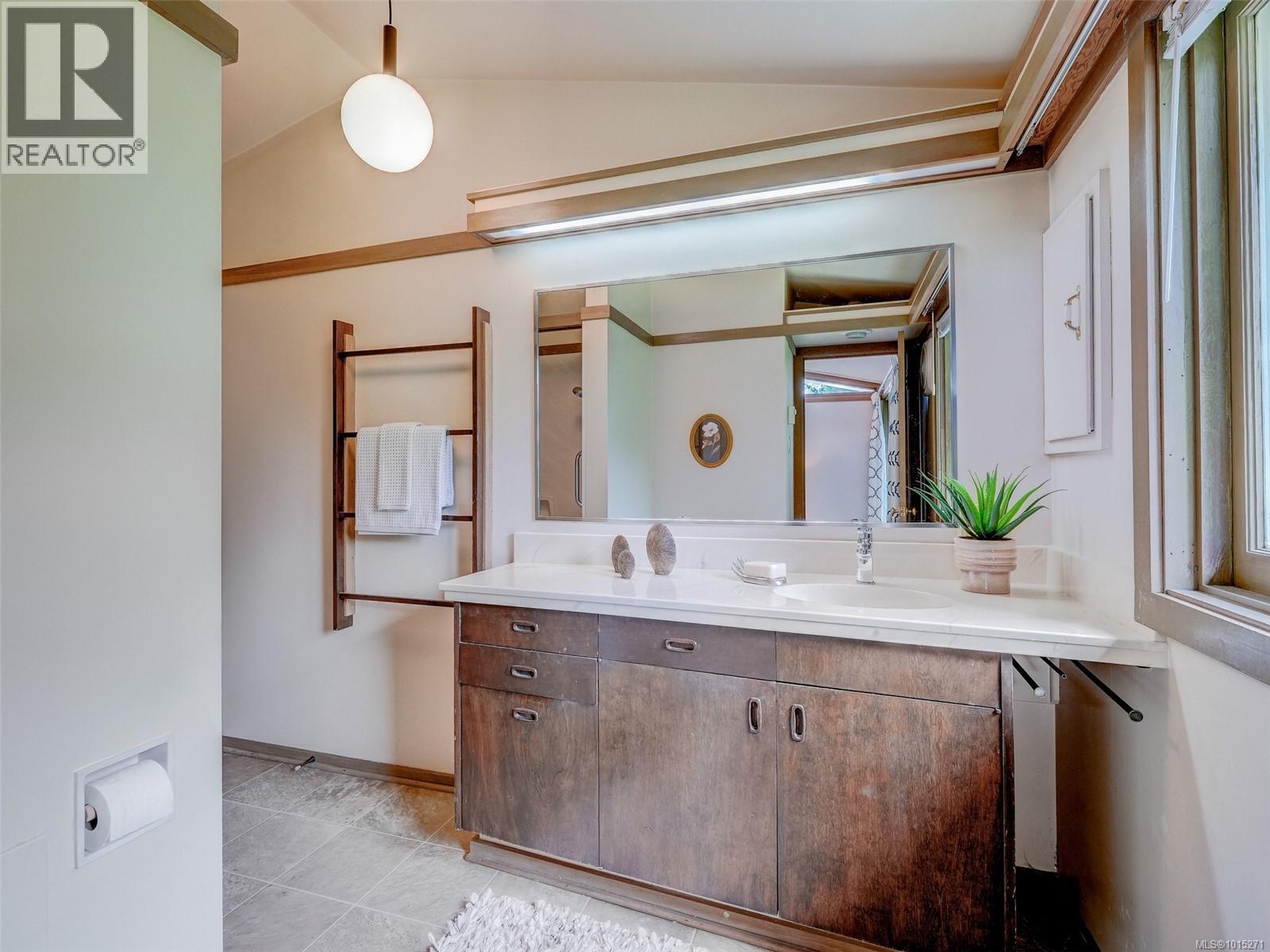  1676 St. Francis Wood, Victoria