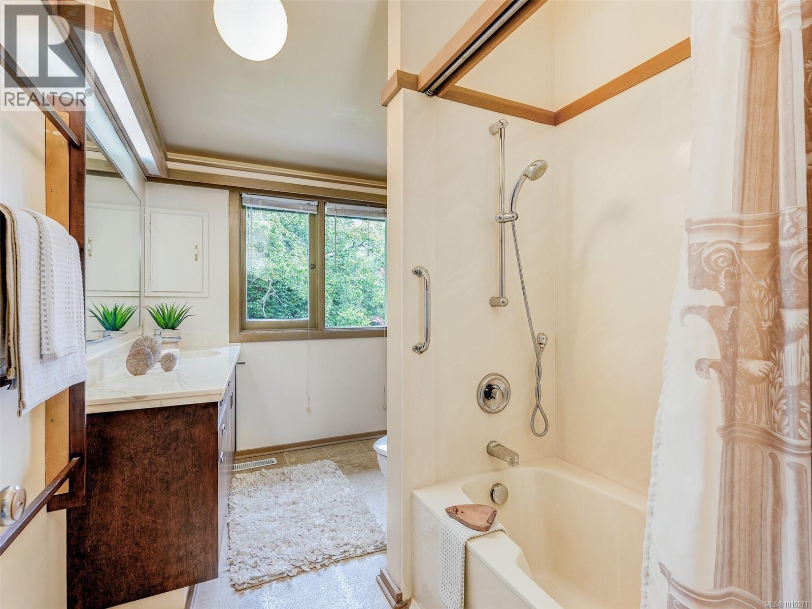  1676 St. Francis Wood, Victoria