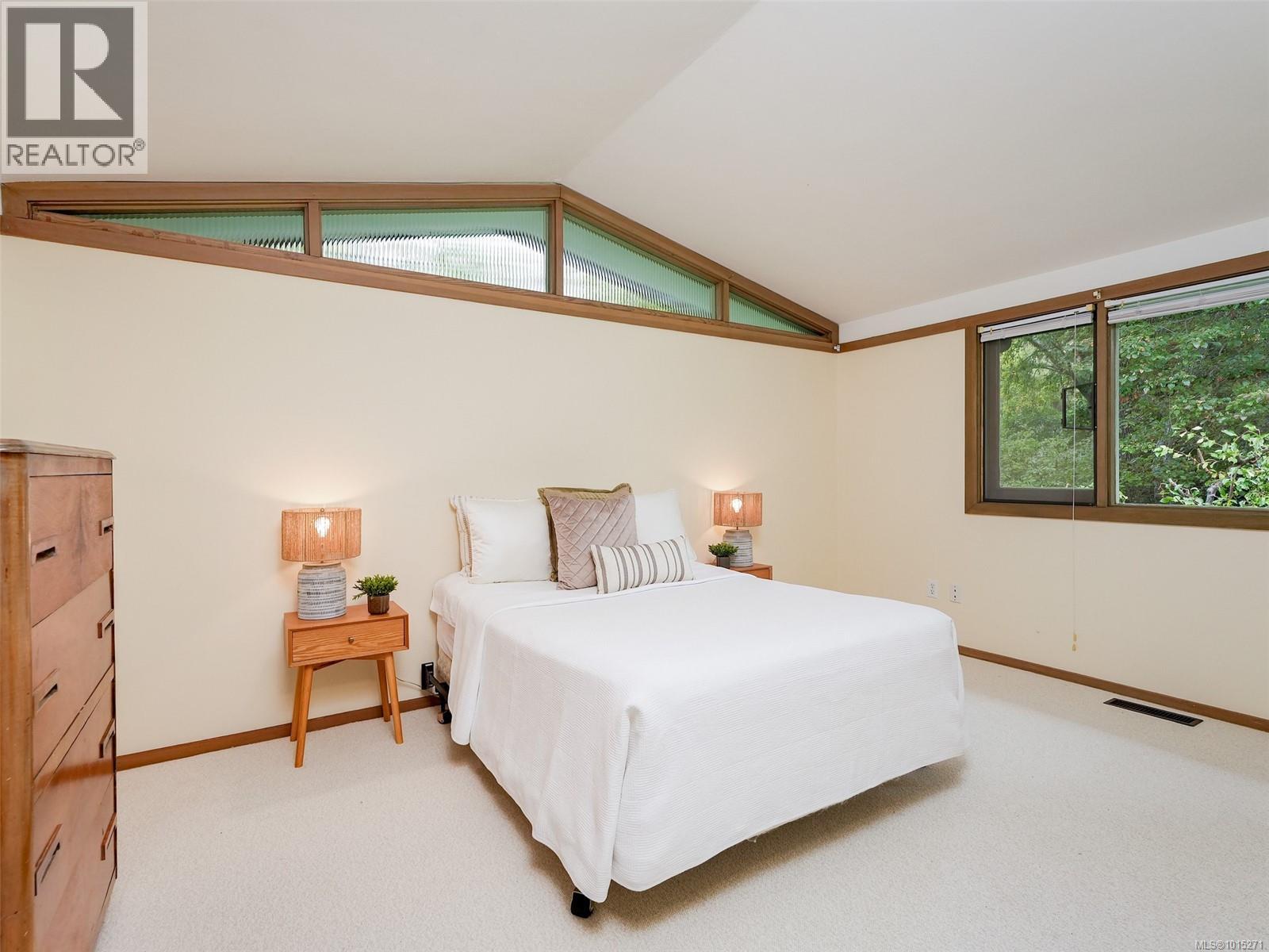  1676 St. Francis Wood, Victoria