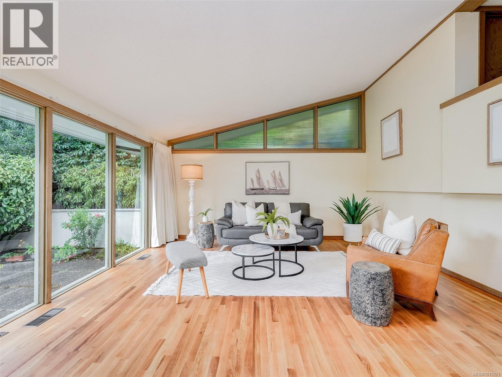  1676 St. Francis Wood, Victoria