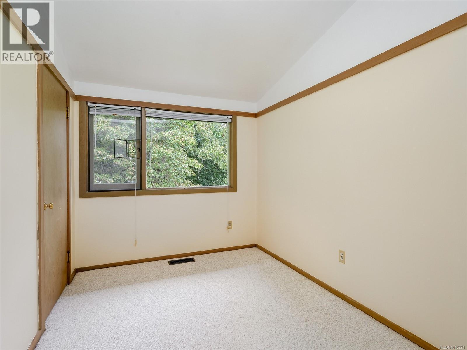  1676 St. Francis Wood, Victoria