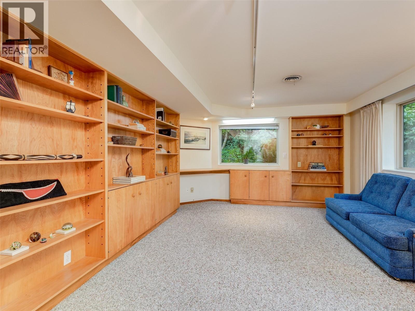  1676 St. Francis Wood, Victoria