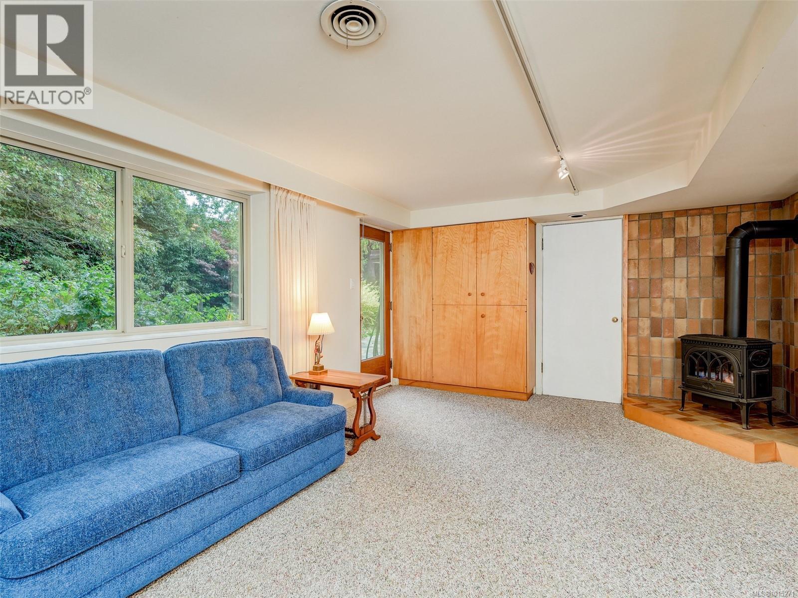  1676 St. Francis Wood, Victoria