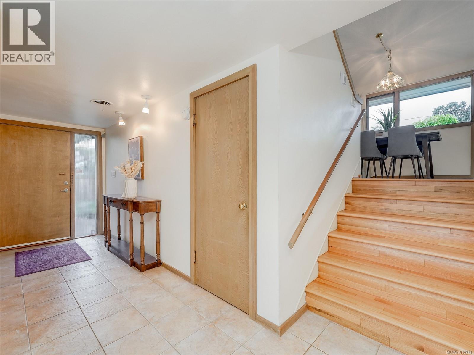  1676 St. Francis Wood, Victoria