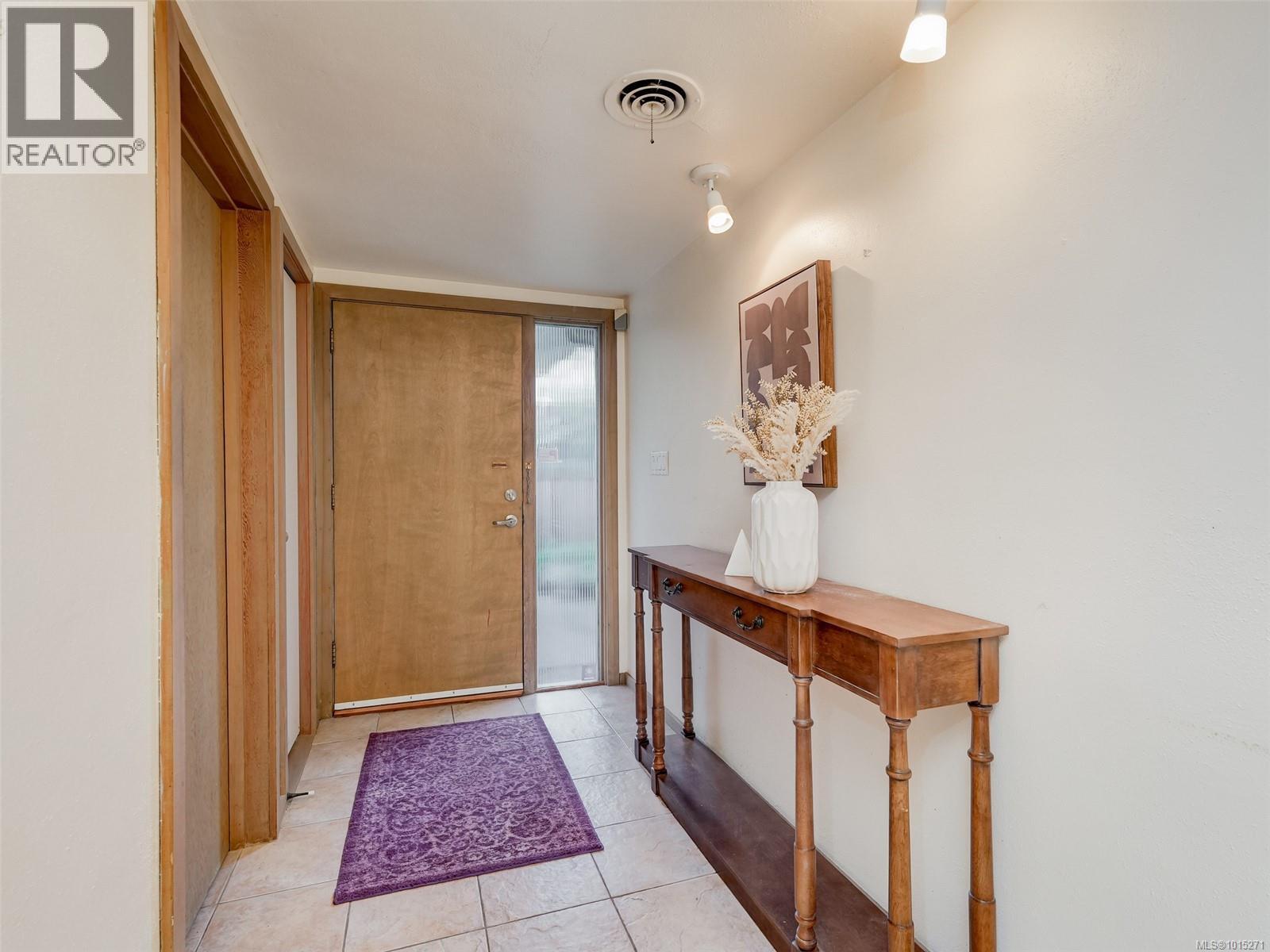  1676 St. Francis Wood, Victoria