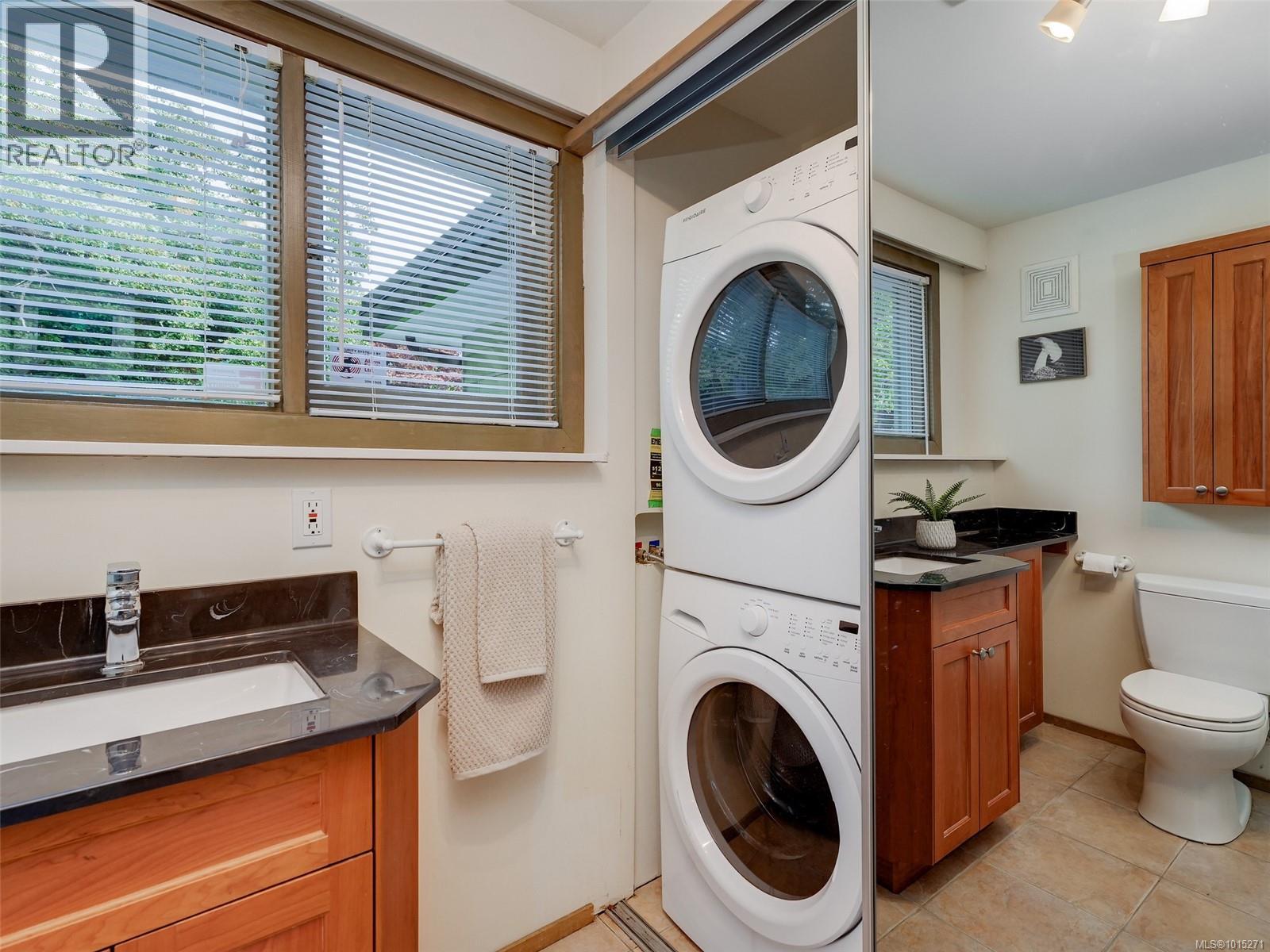  1676 St. Francis Wood, Victoria