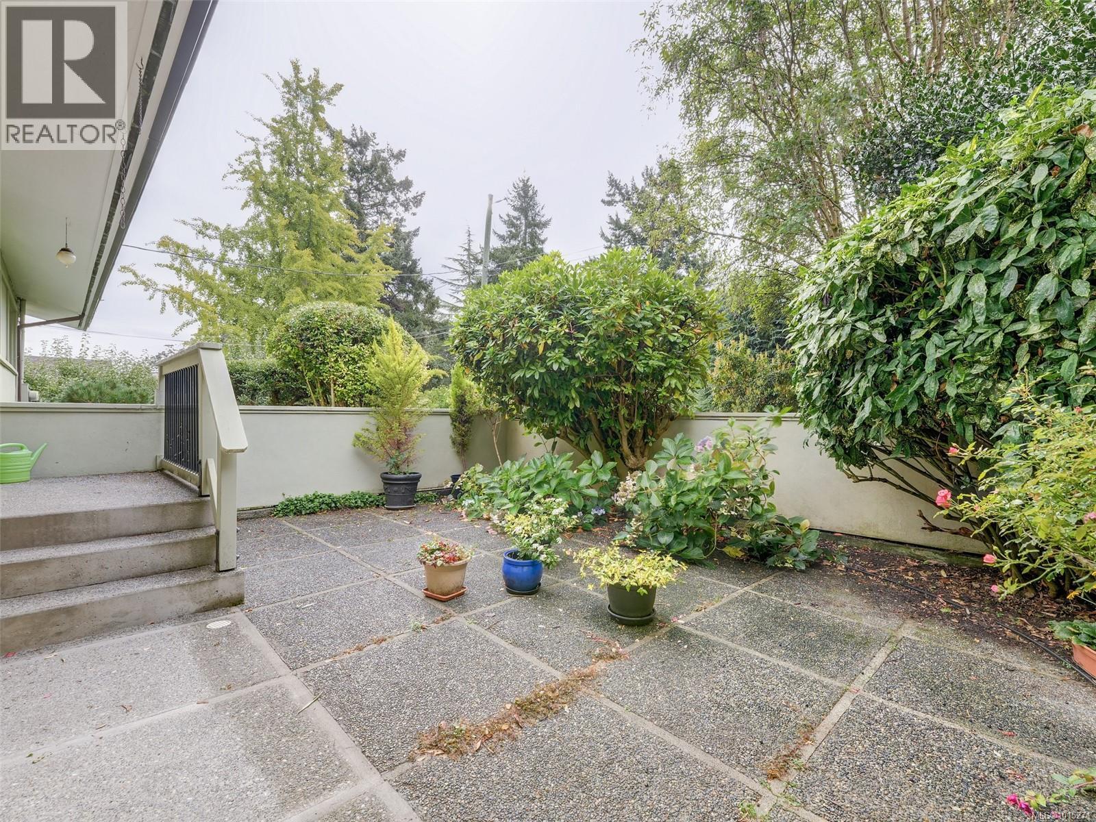  1676 St. Francis Wood, Victoria