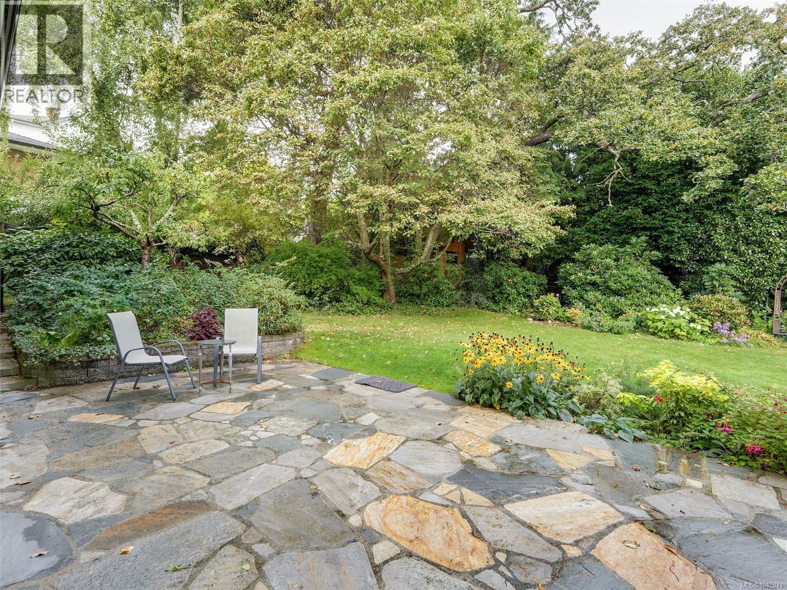  1676 St. Francis Wood, Victoria
