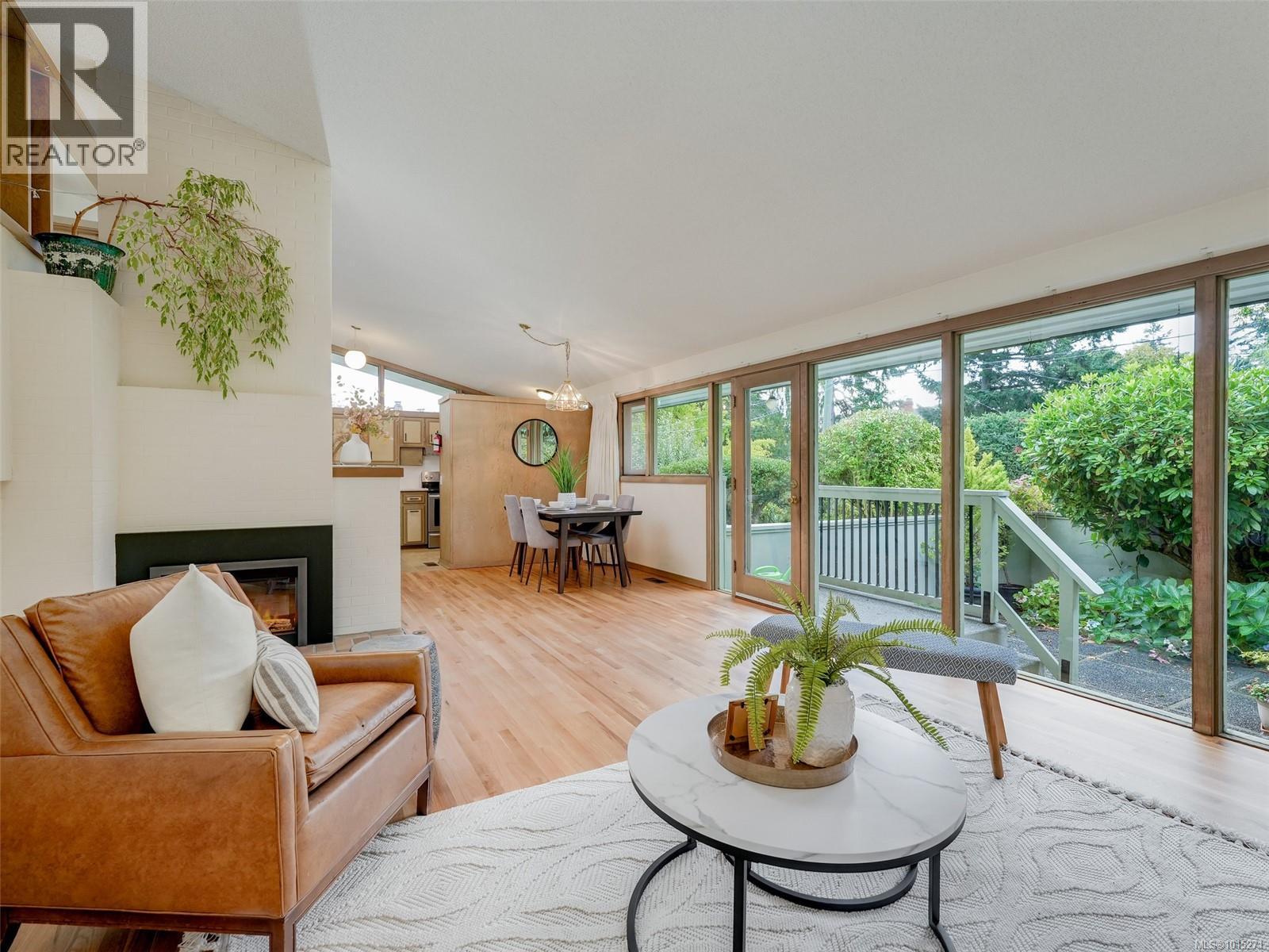  1676 St. Francis Wood, Victoria