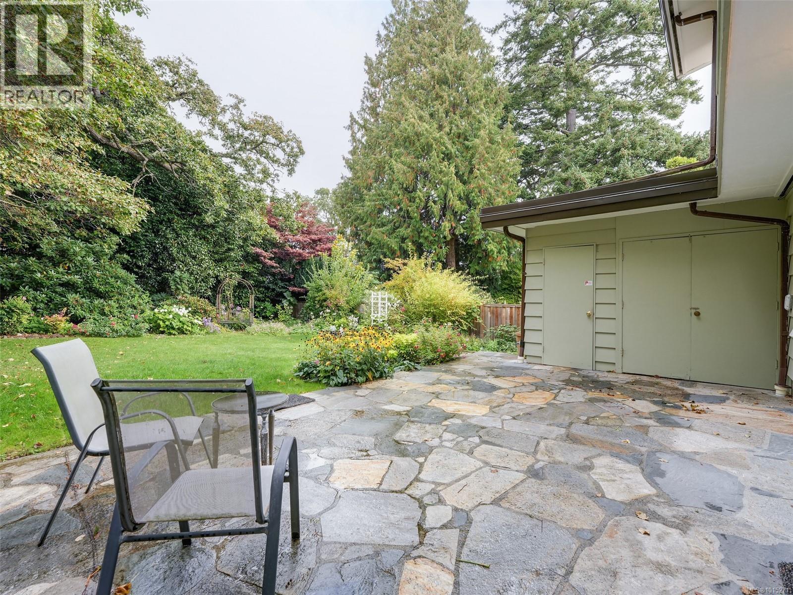  1676 St. Francis Wood, Victoria