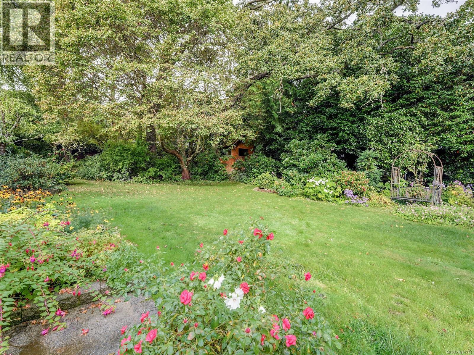  1676 St. Francis Wood, Victoria