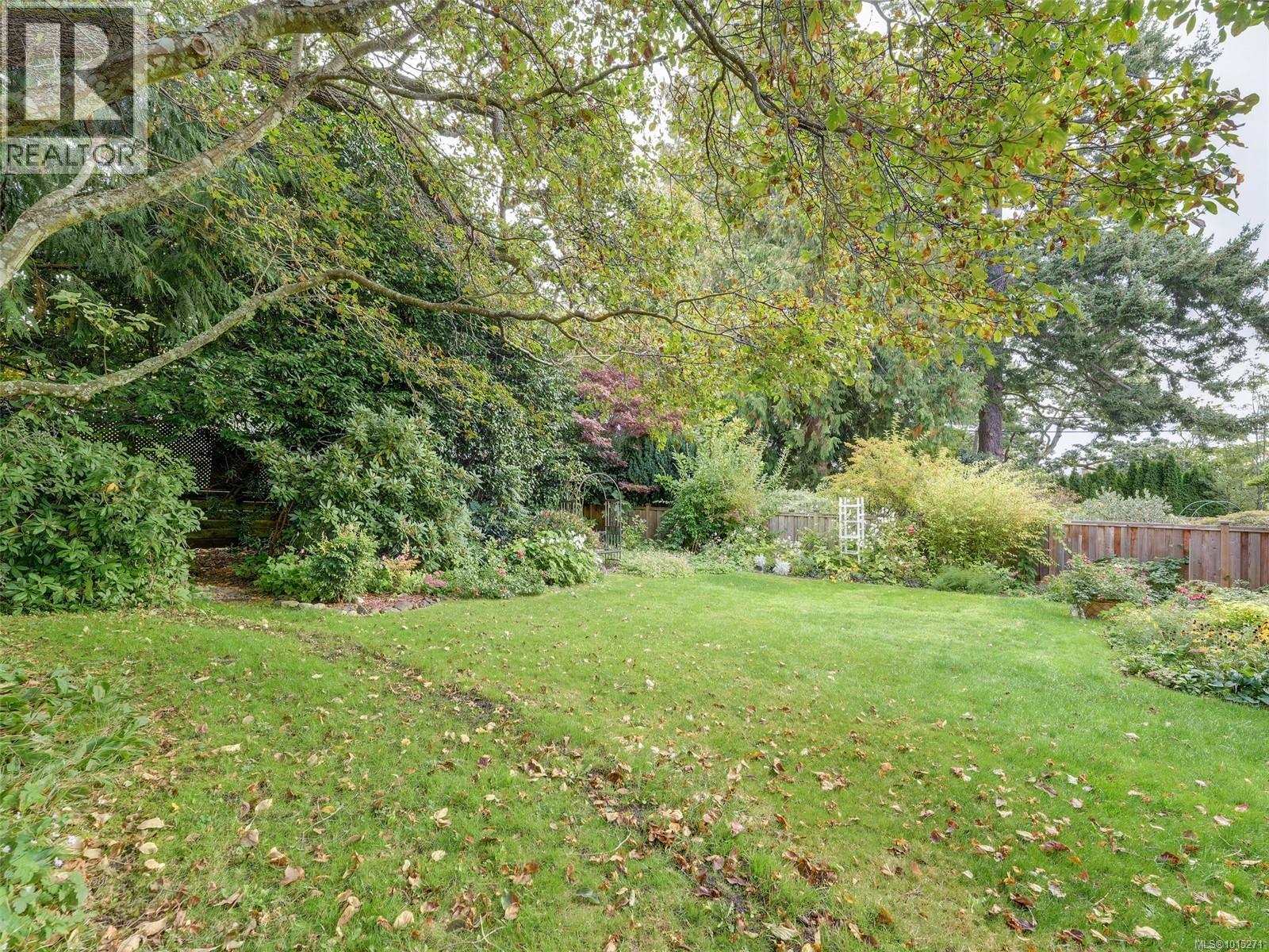  1676 St. Francis Wood, Victoria