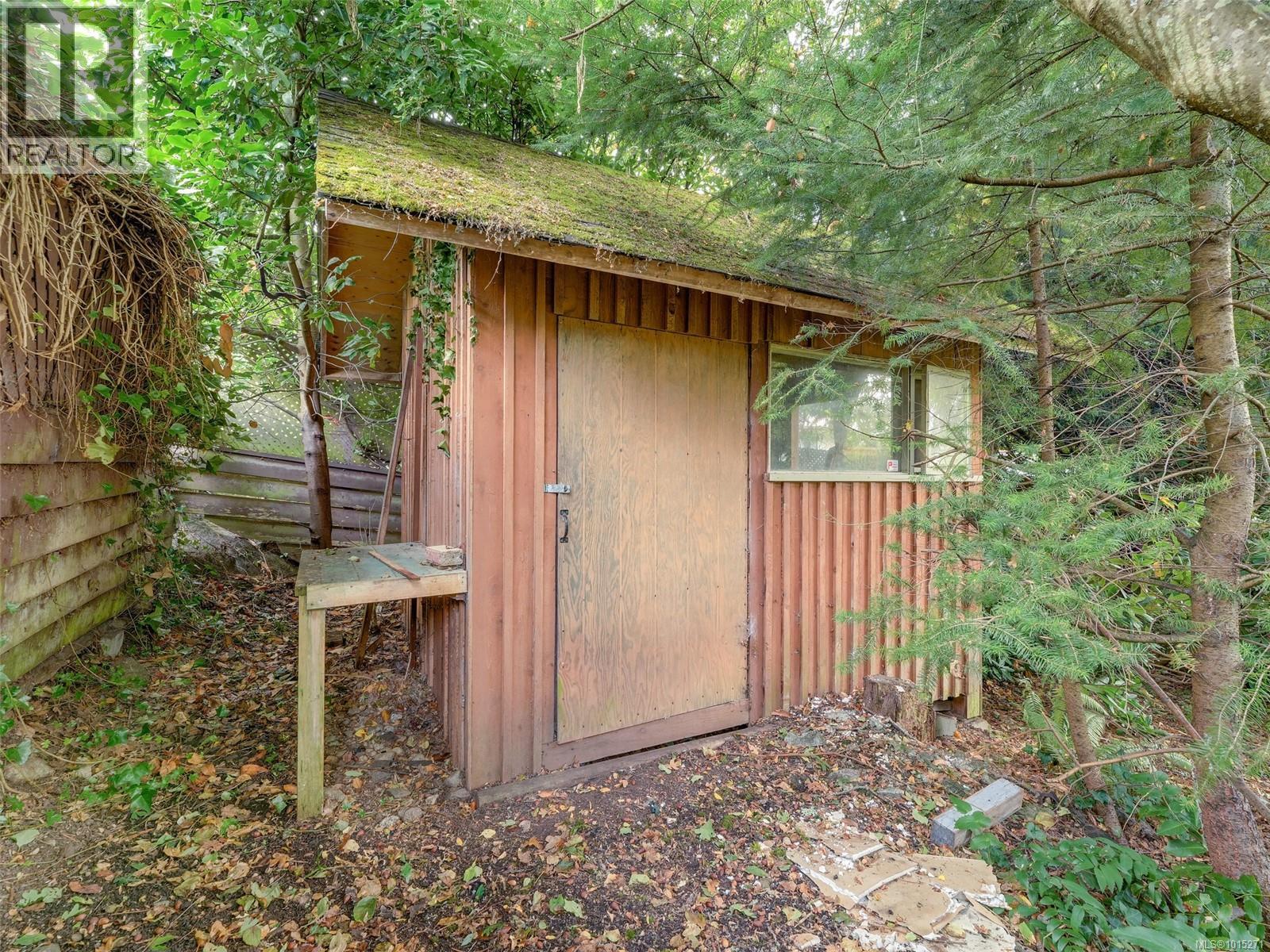  1676 St. Francis Wood, Victoria