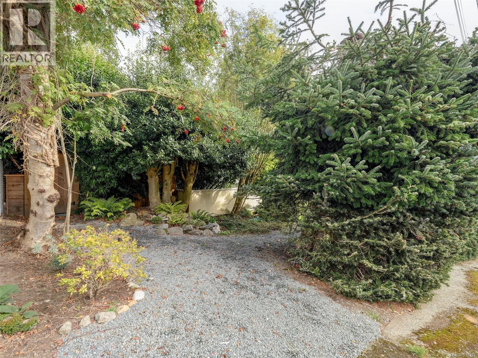  1676 St. Francis Wood, Victoria