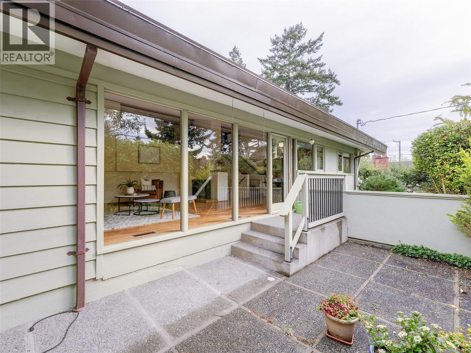  1676 St. Francis Wood, Victoria