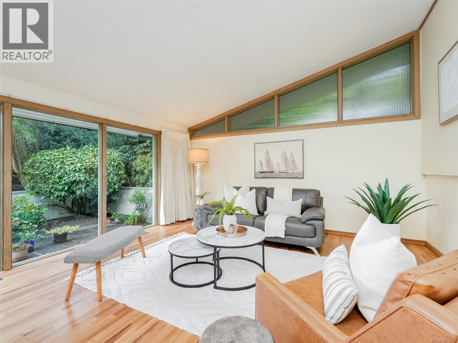  1676 St. Francis Wood, Victoria