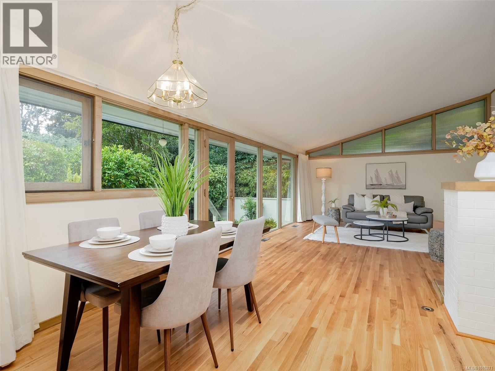  1676 St. Francis Wood, Victoria