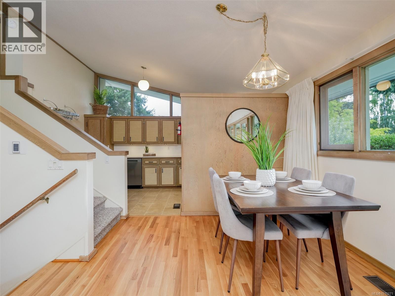  1676 St. Francis Wood, Victoria