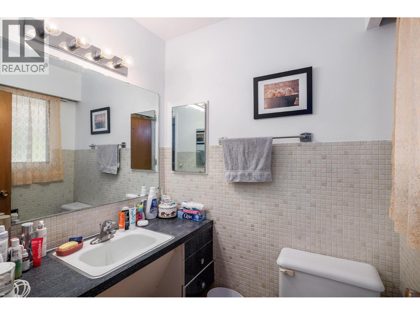  1211 Centennial Crescent, Kelowna